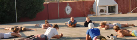 Der hauseigene Tennisplatz - Surfcamp Portugal